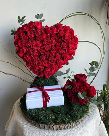 تنسيق القلب بالورد