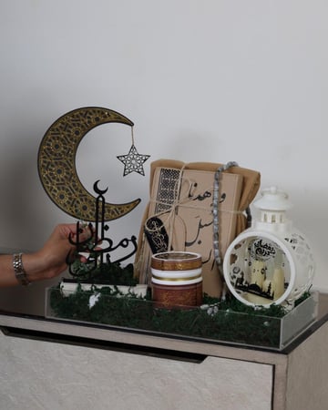 هديه رمضانيه على ستاند اكريلك