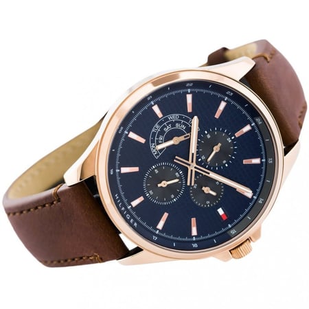 ساعة تومي هيليفيغر