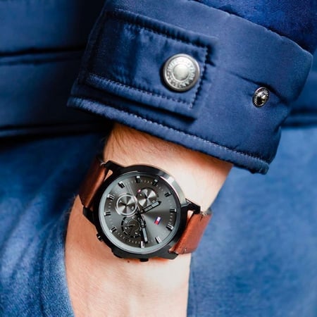 ساعة تومي هيلفيغر