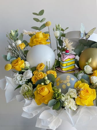 باقه ورد مع كيكه