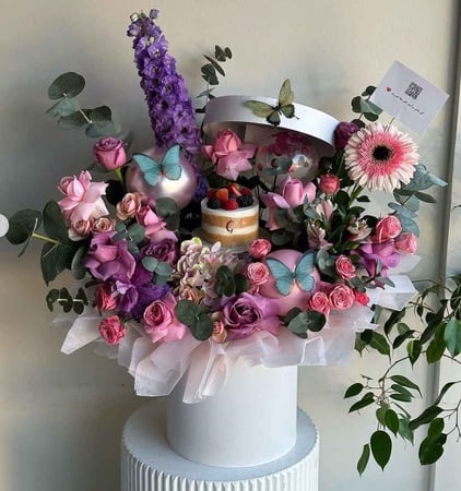 بوكس الورد مع كيك