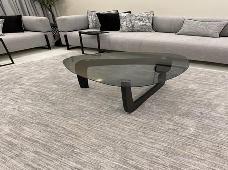 طاوله مع ٦طاولات خدمه