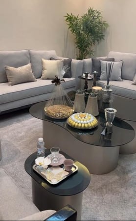 طقم طاولات ضيافه مع اربع طاولات خدمه