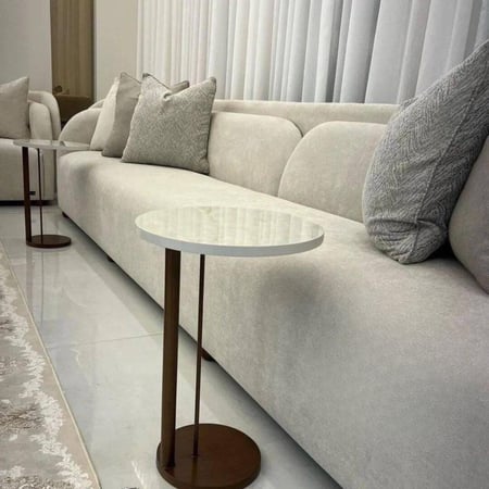 طاوله ضيافه مع اربع طاولات خدمه