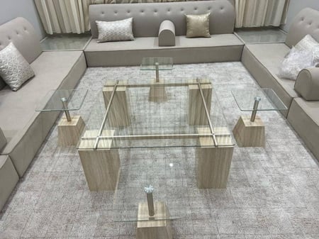 طقم طاولات ضيافه حبه و 4 خدمه سطح زجاج