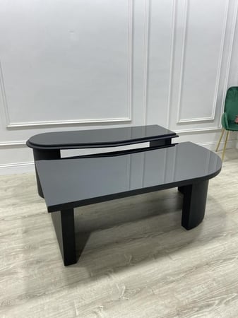 طقم طاولة ضيافه من ٦طاولات خدمه