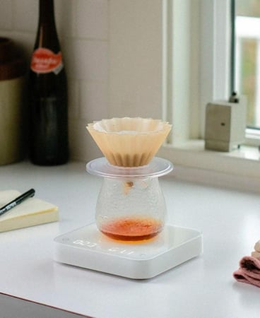 قمع 01 بتصميم اوريقامي أكريليك مع قاعده  pink