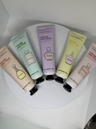 مجموعة كريم  اليد مكون من ٥ عبوات بروايح متنوعه