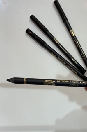 قلم تحديد العيون مقاوم للماء من  ماركة مبروك الاصلي