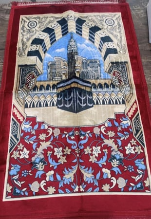 سجادة صلاة - سجادة صلاة سميكة بتصميم الكعبة  المشرفة ( اللون الأحمر  )