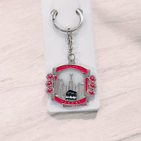 ميدالية - ميدالية معدنية بطباعة الحرم المكي Medal - Metal medal with the Holy Mosque printed on it, price 10 riyals