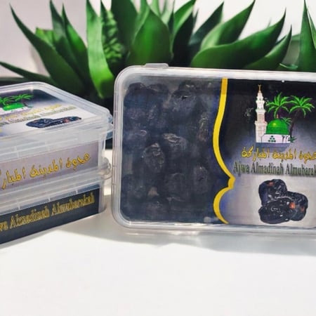 عجوة - 3 علب كبيرة عجوة المدينة المنورة  3 كيلو Ajwa - 3 large boxes of Madinah dates, 3 kg, price 140 riyals