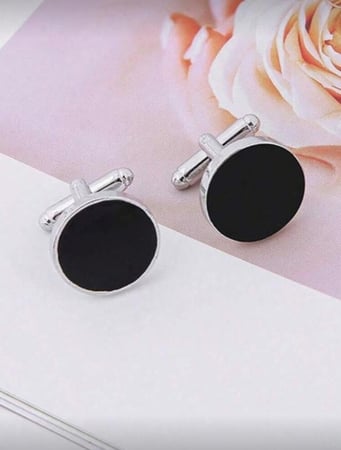 مجموعة رجالية ( اللون الأسود )