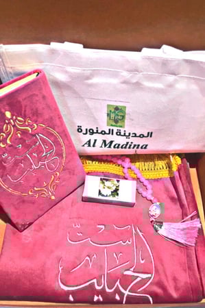 مجموعة تطريز - تطريز الاسم على المصحف الشريف و سجادة الصلاة حسب الطلب