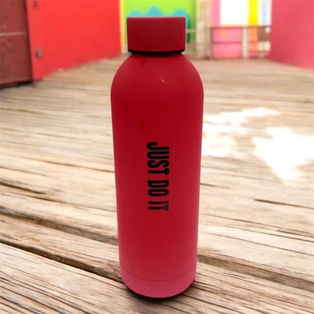 قارورة من الفولاذ المقاوم للصدأ ( شعار نايك )