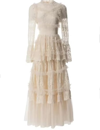 فستان بأكمام طويله