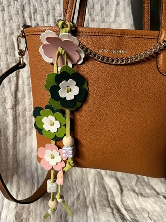 بوكس اصنع عيديتك بنفسك- مجموعة تعليقات ألوآن الربيع