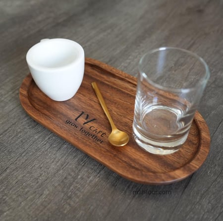 صينية اسبرسو بيضاوية من خشب الجوز