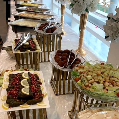 بوفية غداء ميز لاعمال
