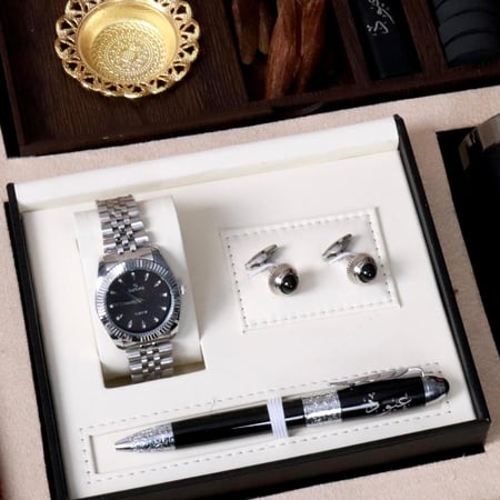 بوكس رمضان الملكي الفاخر مع ساعة وكبك