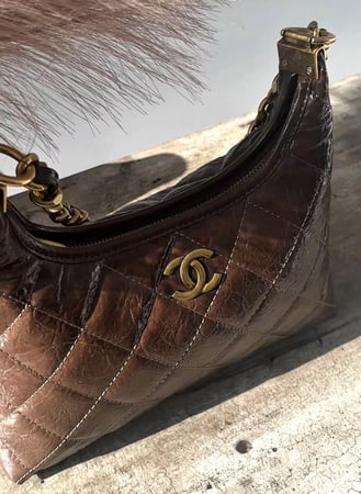 شنطة جلد درجة أولى متوفرة بعدة ألوان