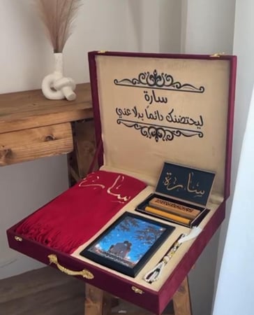 بوكس ميكاسا الشال الاحمر