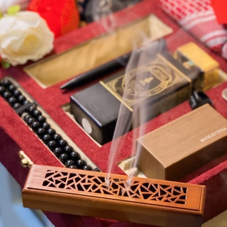 مبخرة أعواد خشبية لمسة تطريز