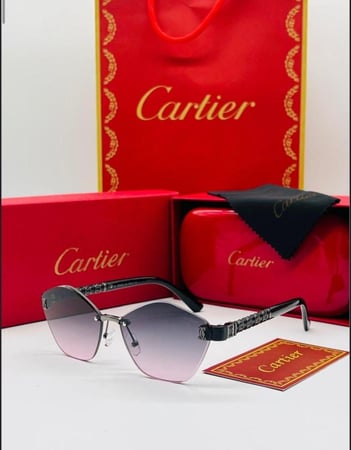 نظارة-شمسية-تصميم-فرنسي-اطار-أسود-عدسات-شفاف-حماية-UV400