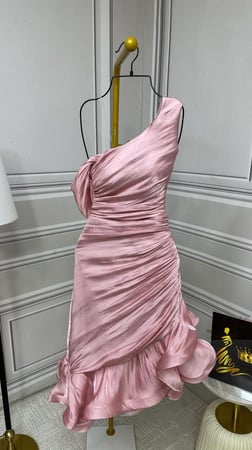 فستان منيره ناعم