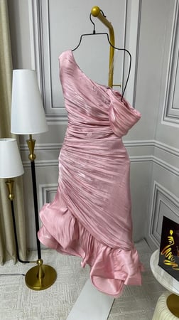 فستان منيره ناعم