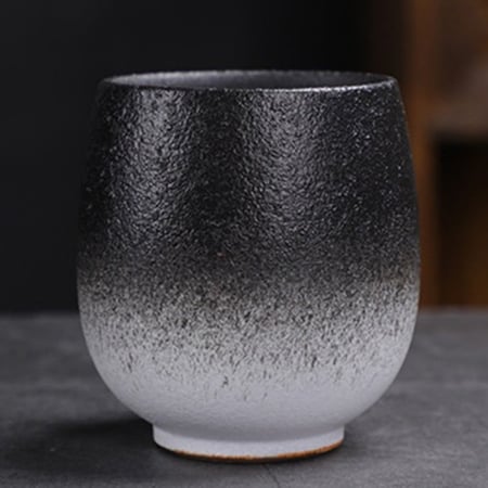 كوب قهوة من السيراميك الملون