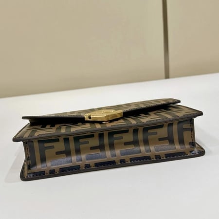 فندي Baguette مقاس 21cm