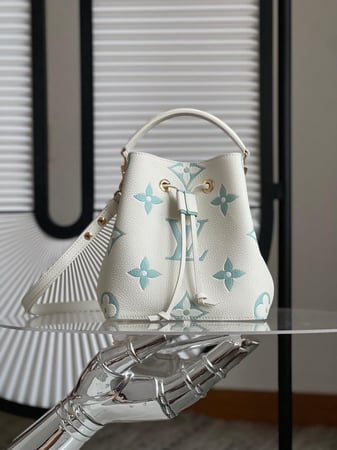 لوي فيتون Néonoé BB مقاس 20cm