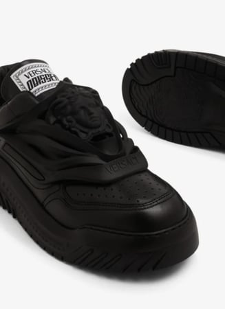 حذاء فرزاتشي Versace