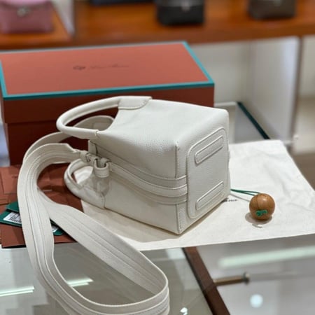 حقيبة لوروبيانا - LORO PIANA مقاس16cm