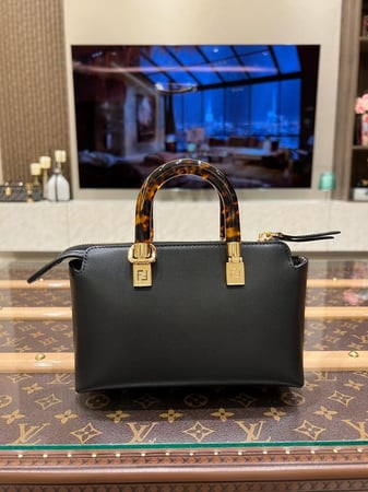 فندي باي ذا وي مقاس 20.5cm