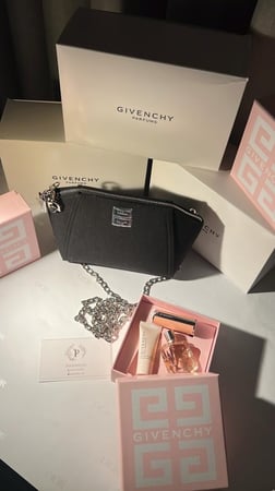 Givenchy باكج