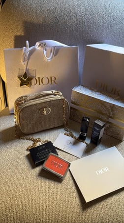 باكج Dior