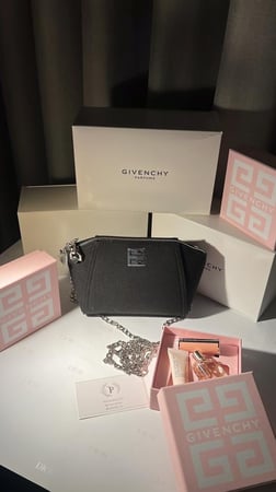 Givenchy باكج