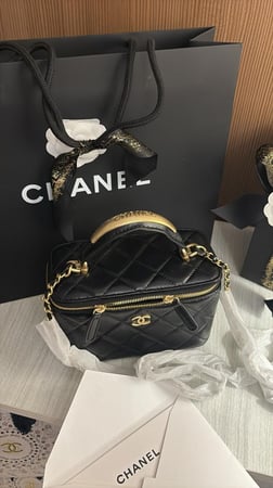 Chanel bag with meror تسليم فوري