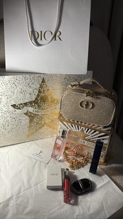 باكج Dior