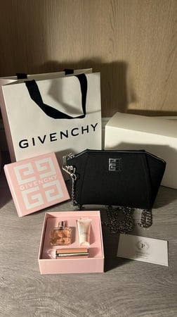 Givenchy باكج