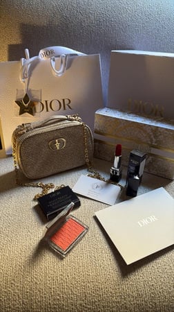 باكج Dior