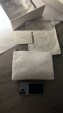 باوتش Dior الأصلي تسليم فوري