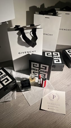 الأصلي  Black Givenchy