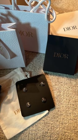 بروشات DiOR الأصليه