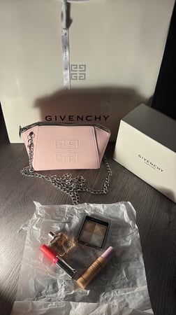 Givenchy bag مع ميكب