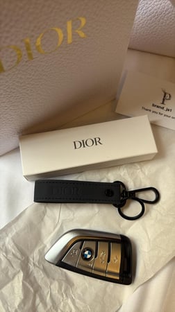 ميداليه Dior الاصليه