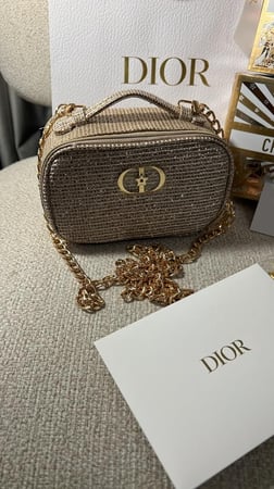 Dior bag الموسميه مع ستراب